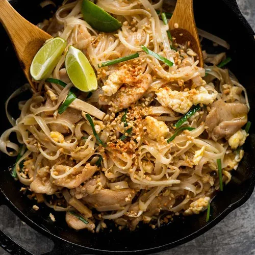 Pad Thai: Kombinasi Rasa Aroma dan Kreativitas Kuliner Thailand
